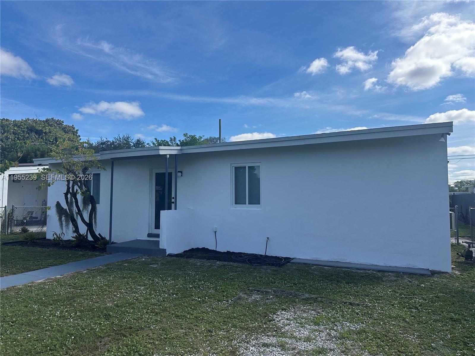 LAUDERDALE MANORS ADD REV - Residential