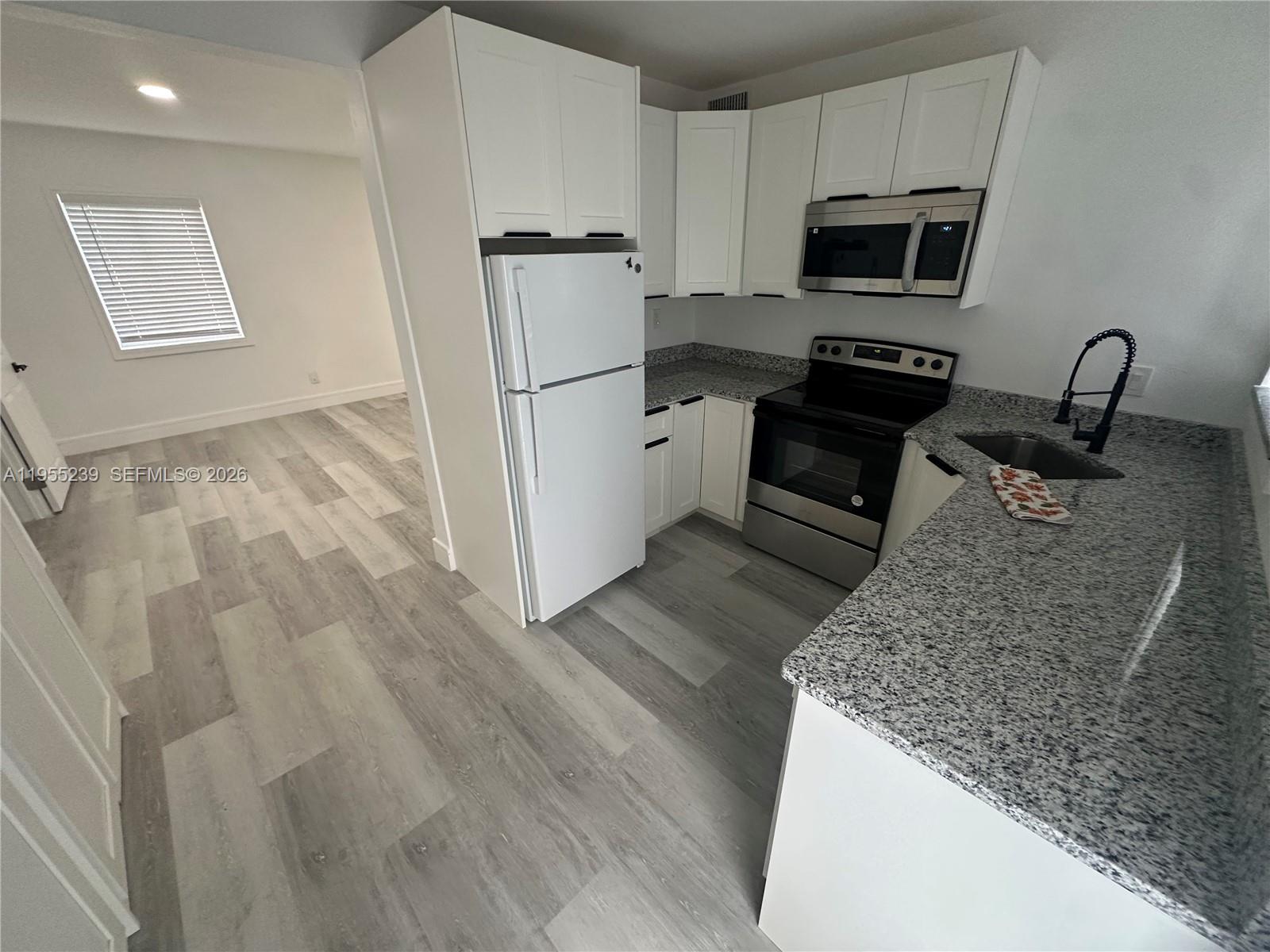 LAUDERDALE MANORS ADD REV - Residential