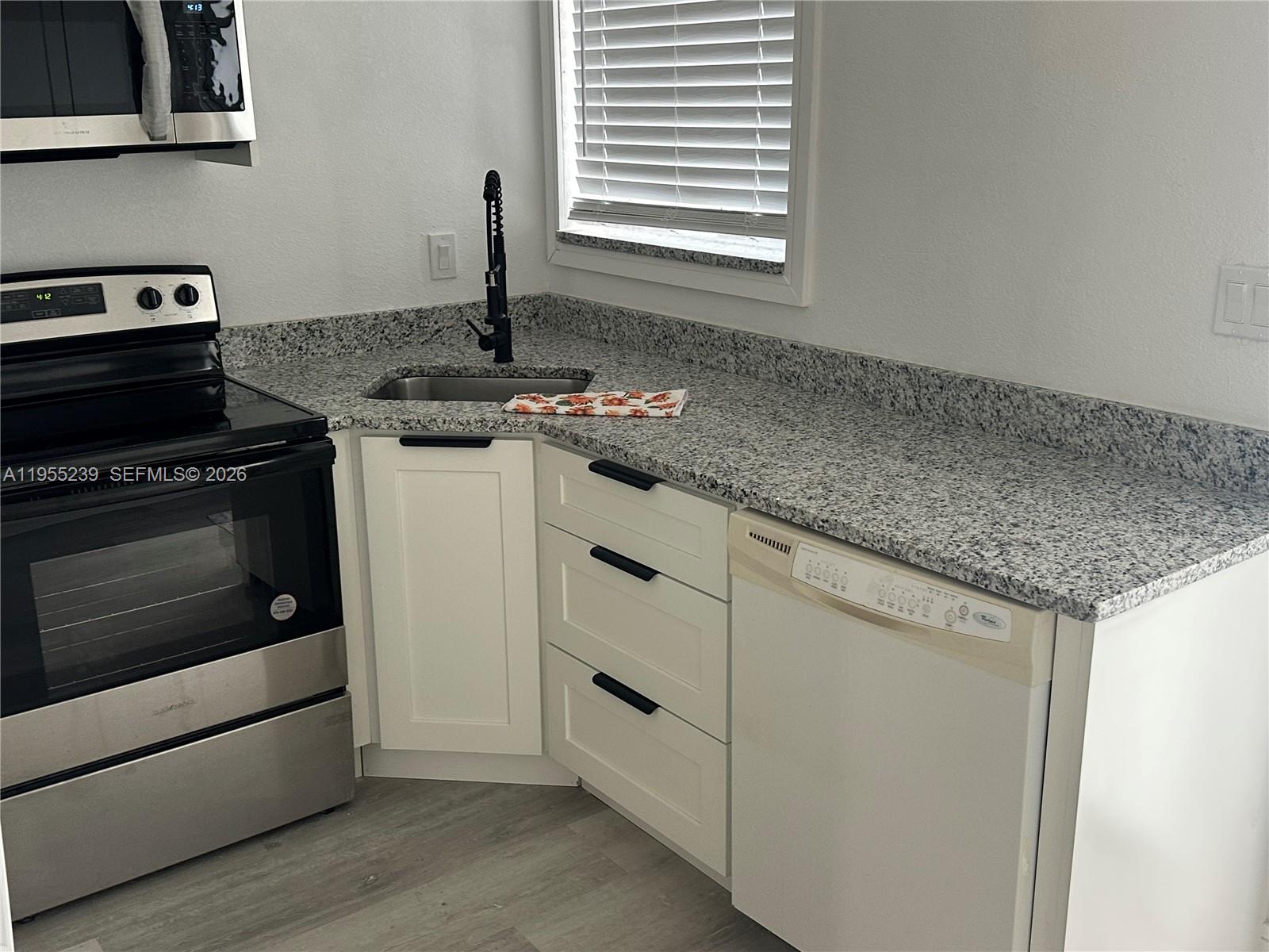 LAUDERDALE MANORS ADD REV - Residential