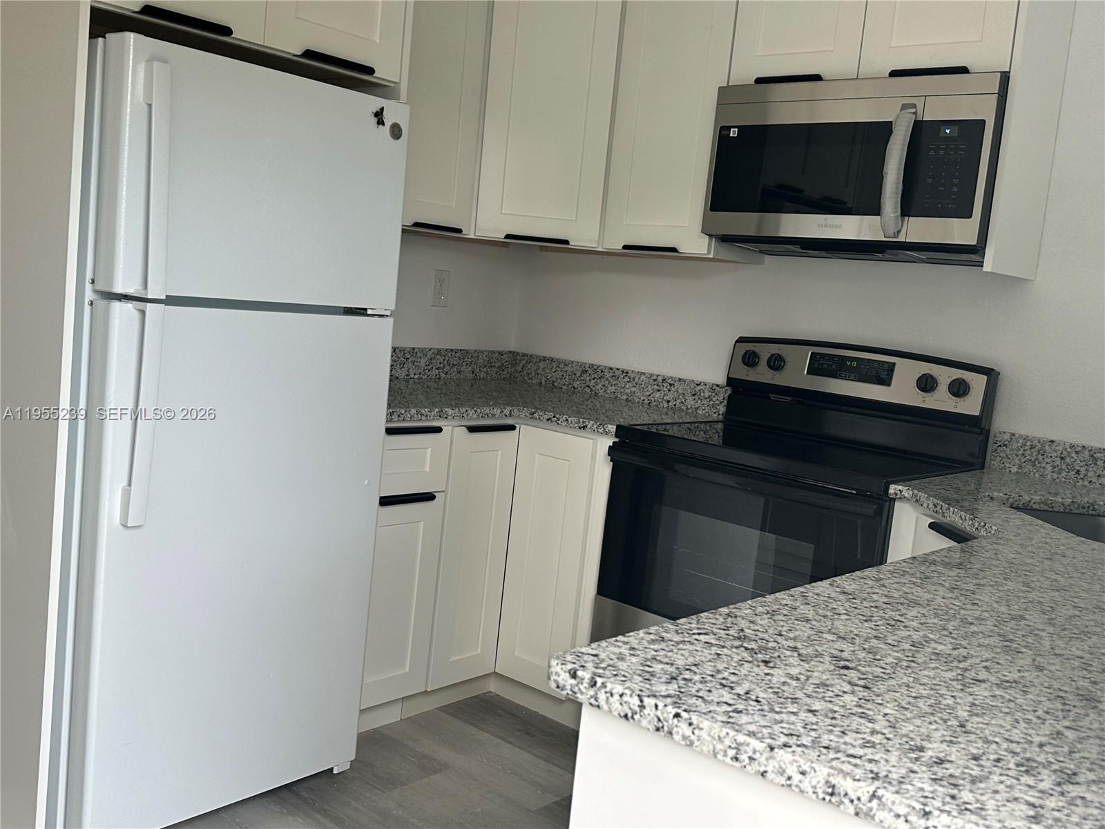 LAUDERDALE MANORS ADD REV - Residential