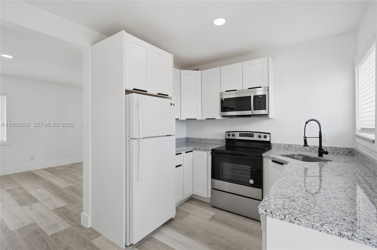 LAUDERDALE MANORS ADD REV - Residential