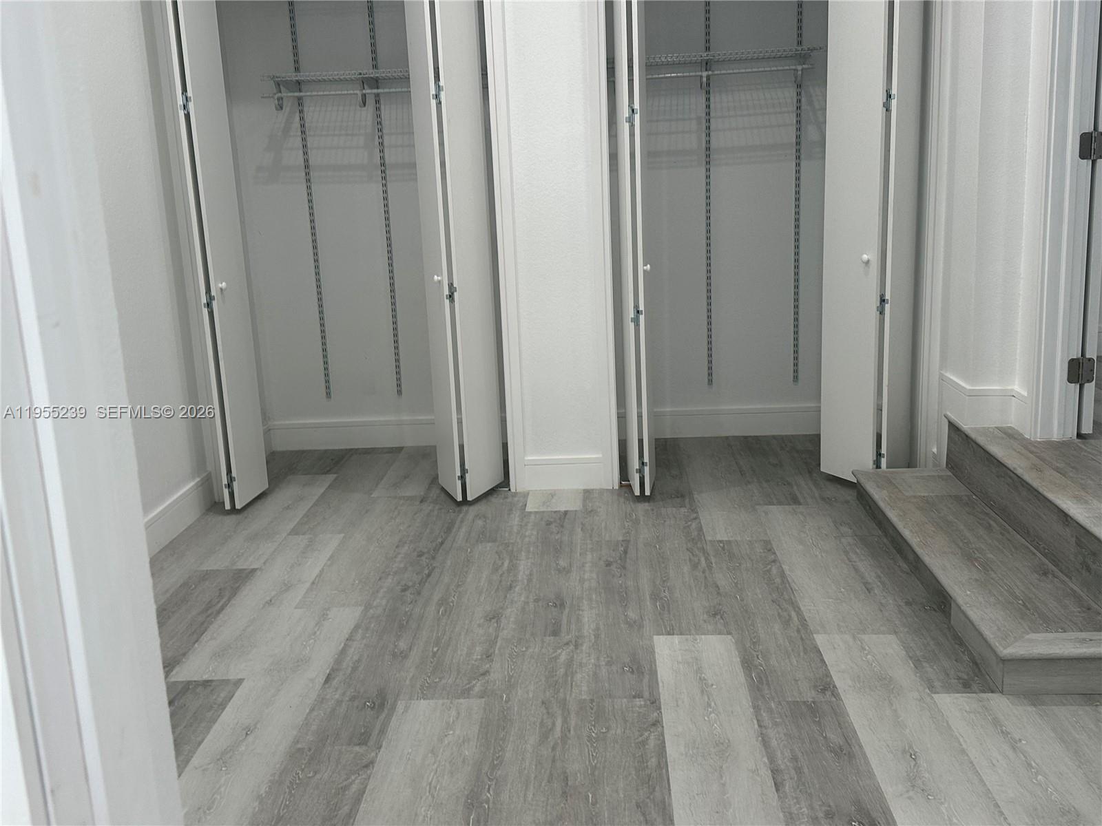 LAUDERDALE MANORS ADD REV - Residential