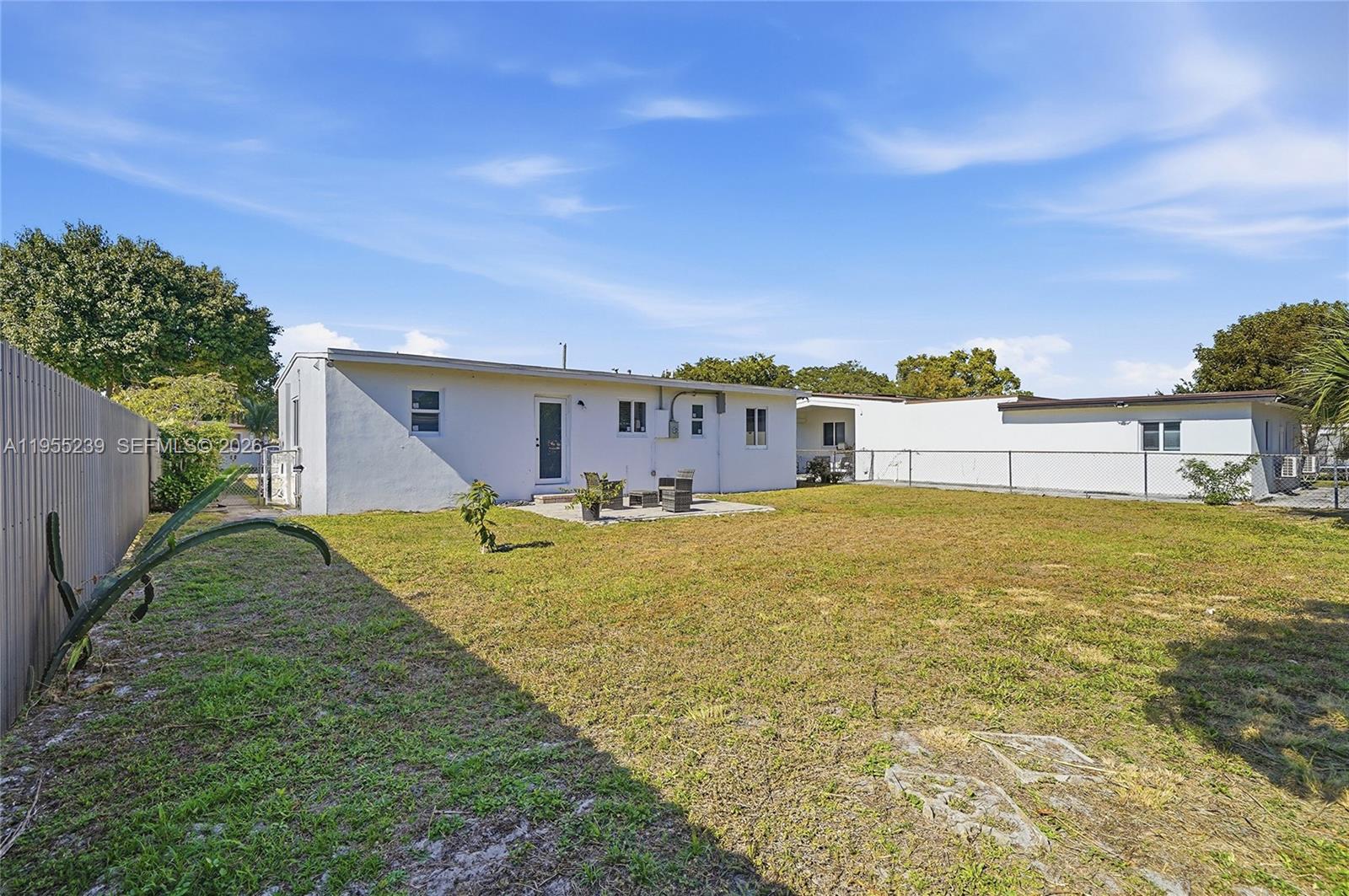 LAUDERDALE MANORS ADD REV - Residential