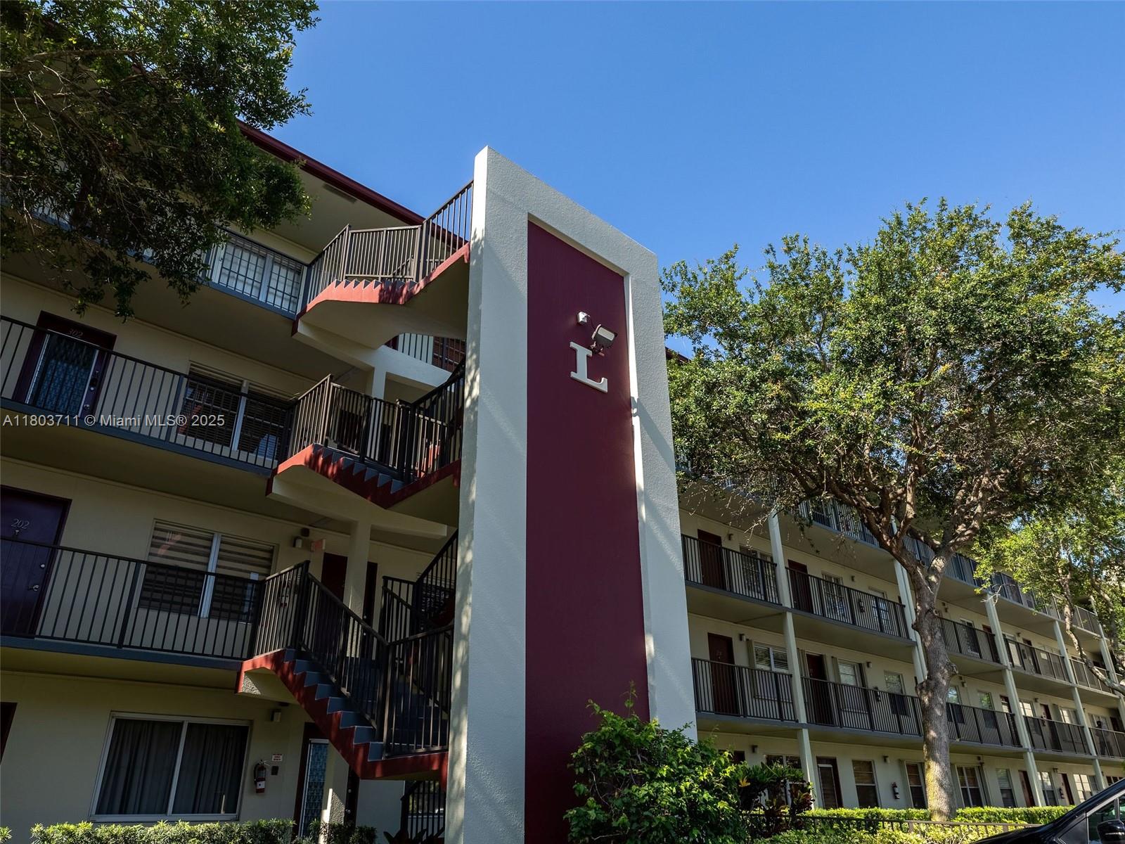 13250 Sw 7th Ct 208L, Pembroke Pines, Miami-Dade County, Florida - 1 Bedrooms  
2 Bathrooms - 