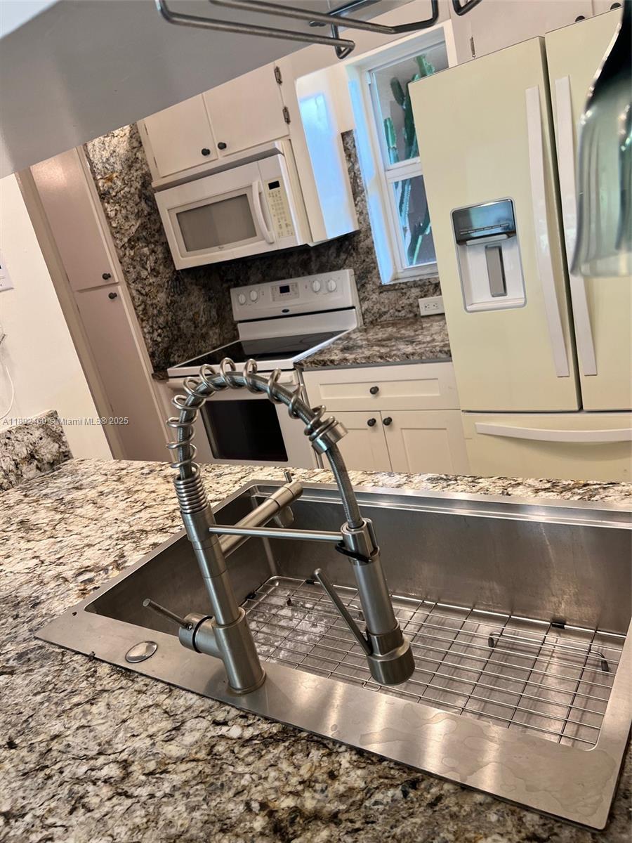 LAKEWOOD VILLAGE - Residential Lease