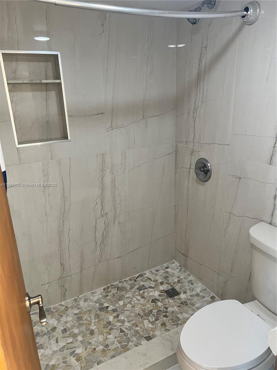 LAKEWOOD VILLAGE - Residential Lease