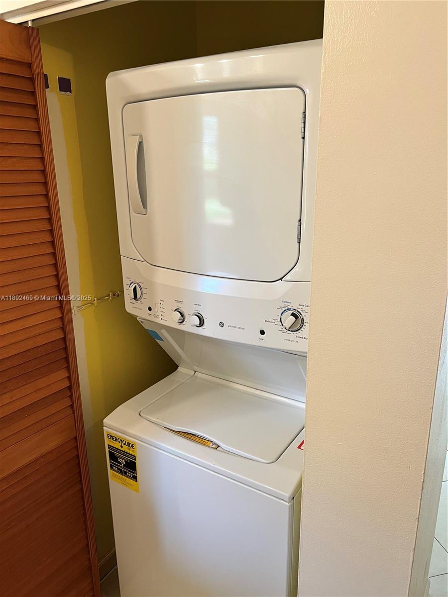 LAKEWOOD VILLAGE - Residential Lease