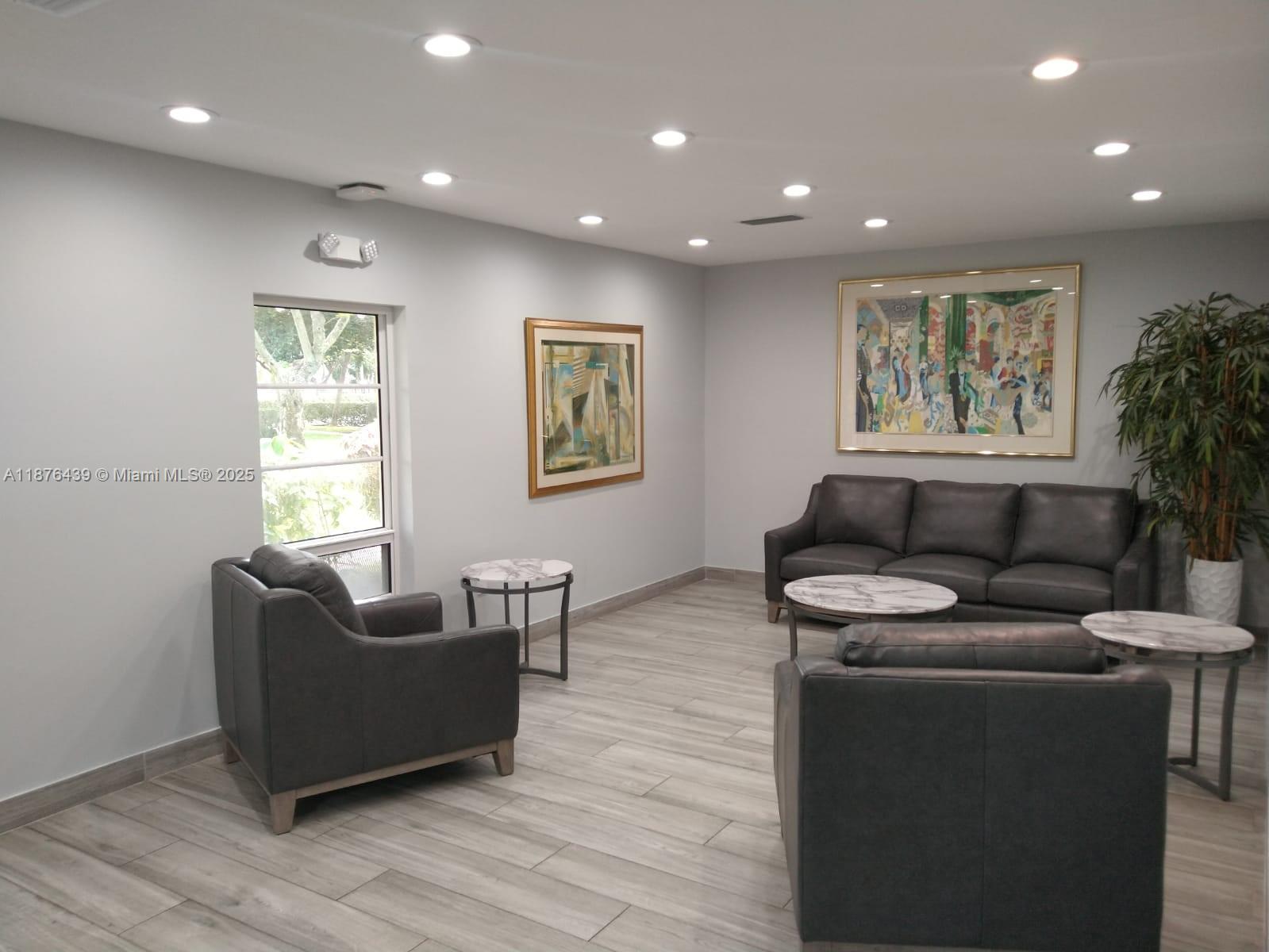 NO 112 PALM-AIRE COUNTRY - Residential Lease