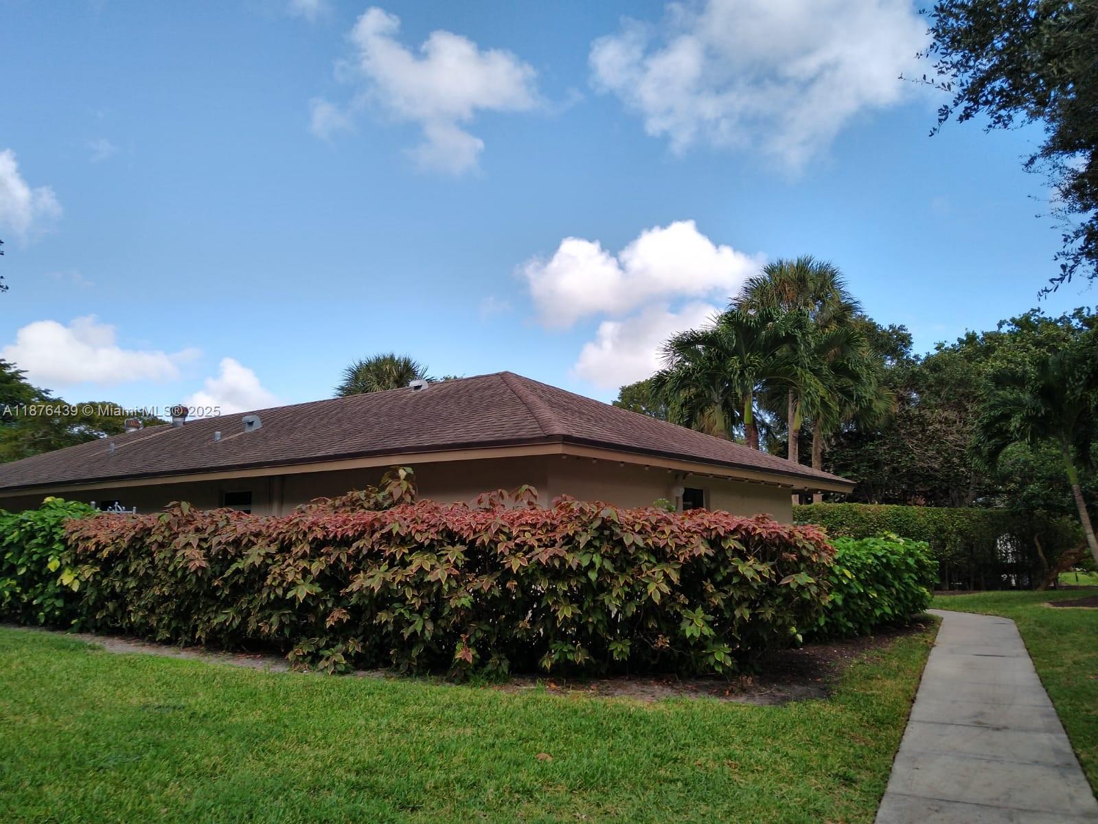 NO 112 PALM-AIRE COUNTRY - Residential Lease