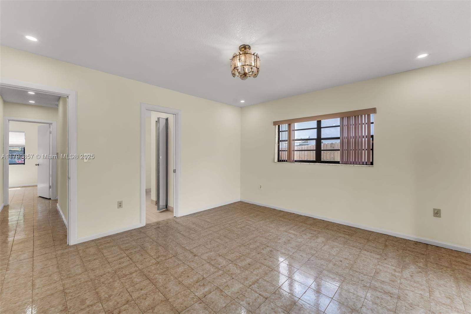 KENDALE COUNTRY CLUB ESTS - Residential