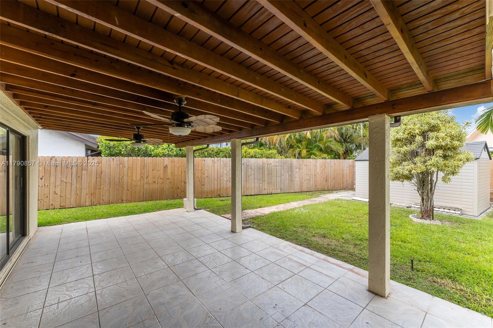 KENDALE COUNTRY CLUB ESTS - Residential