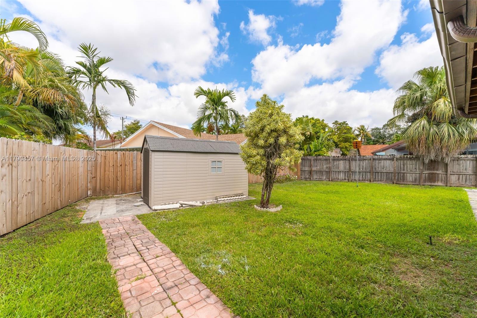 KENDALE COUNTRY CLUB ESTS - Residential