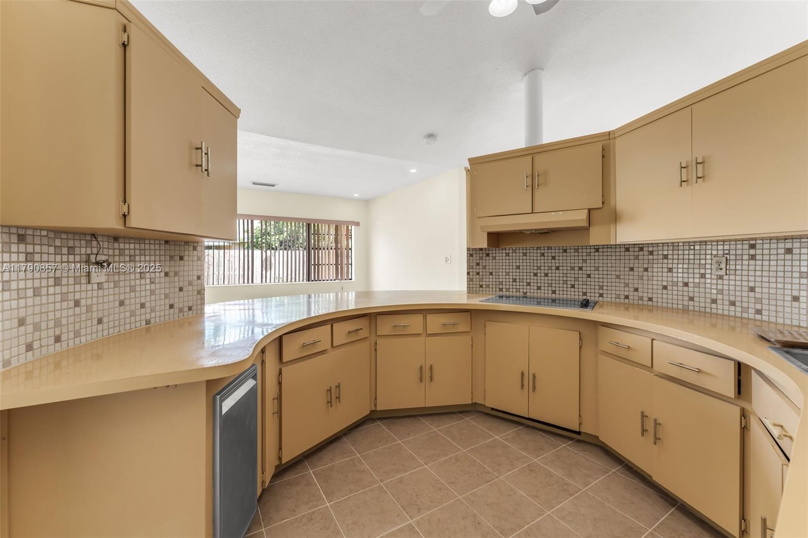 KENDALE COUNTRY CLUB ESTS - Residential