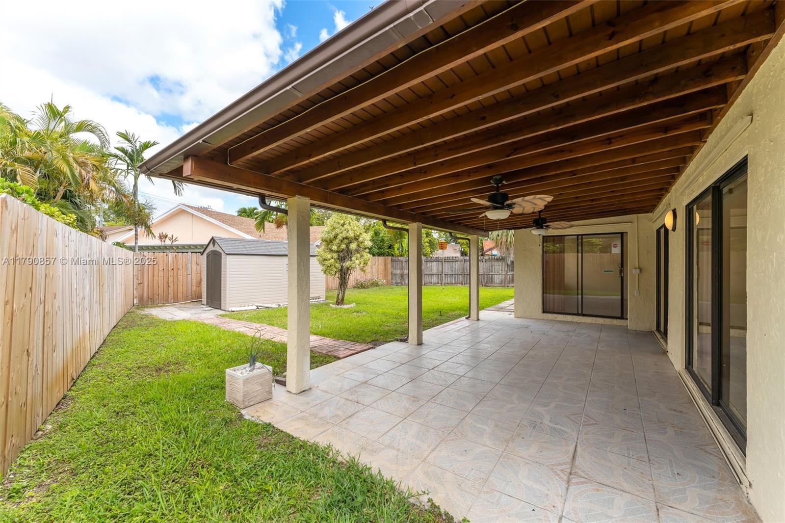 KENDALE COUNTRY CLUB ESTS - Residential