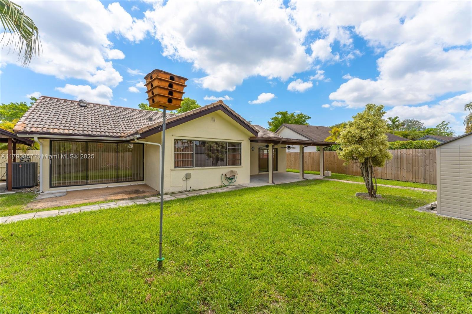 KENDALE COUNTRY CLUB ESTS - Residential