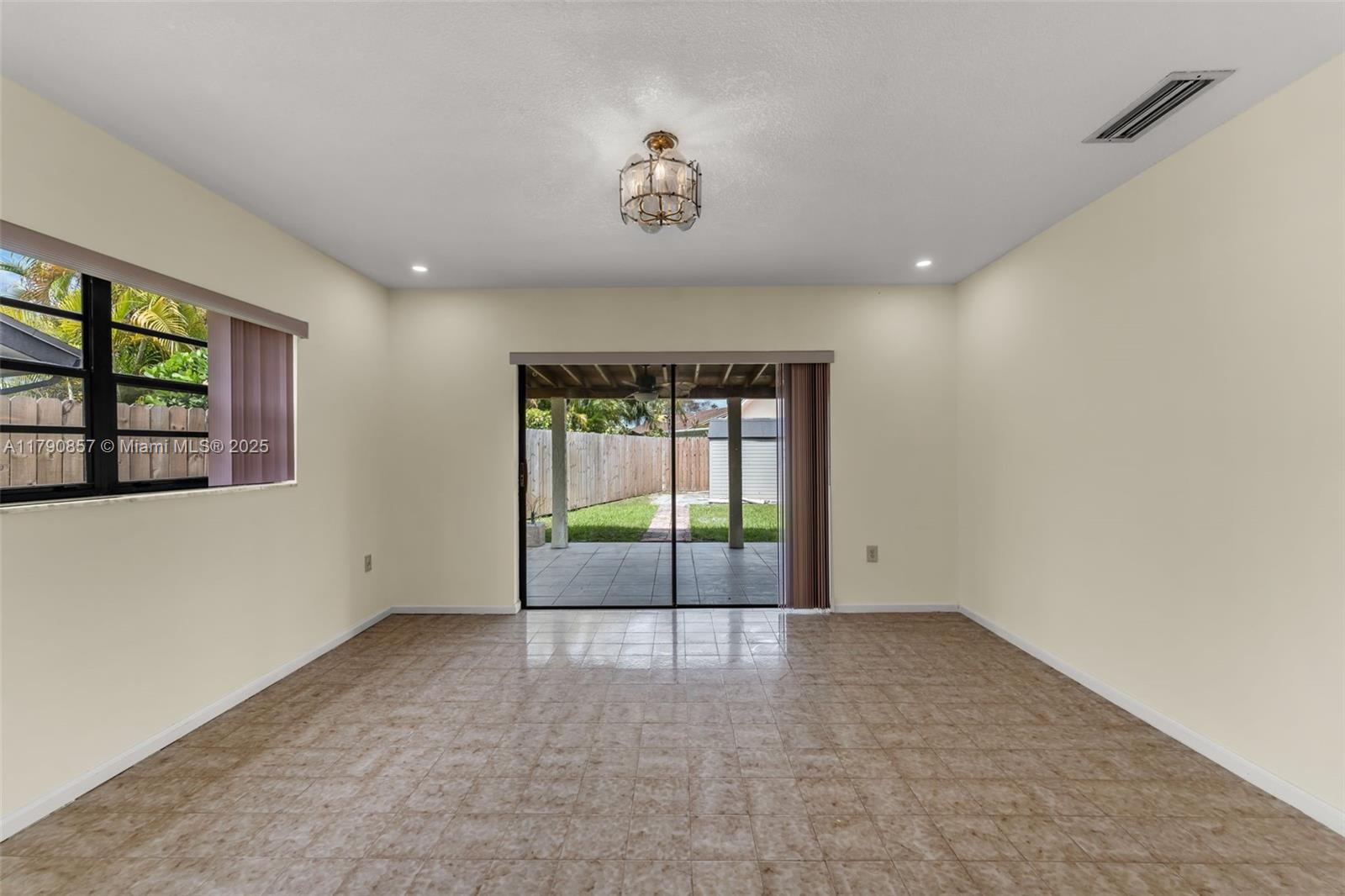 KENDALE COUNTRY CLUB ESTS - Residential