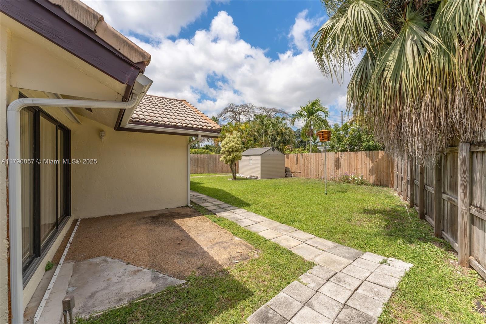 KENDALE COUNTRY CLUB ESTS - Residential