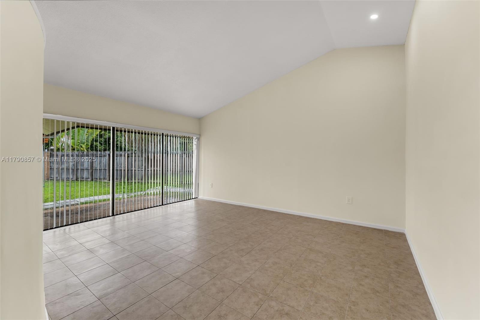 KENDALE COUNTRY CLUB ESTS - Residential