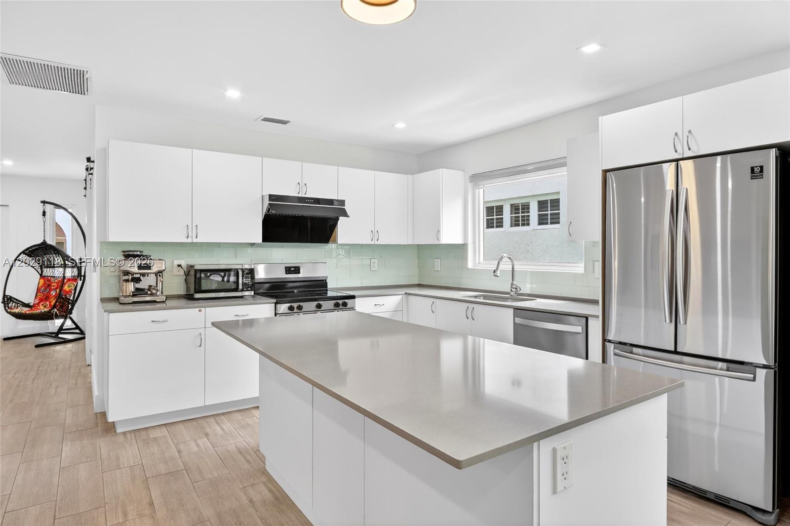 Coral Gables, Florida, 33134, United States, 3 Bedrooms Bedrooms, ,2 BathroomsBathrooms,Residential,Active,2051956