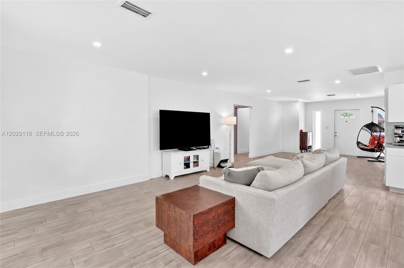 Coral Gables, Florida, 33134, United States, 3 Bedrooms Bedrooms, ,2 BathroomsBathrooms,Residential,Active,2051956
