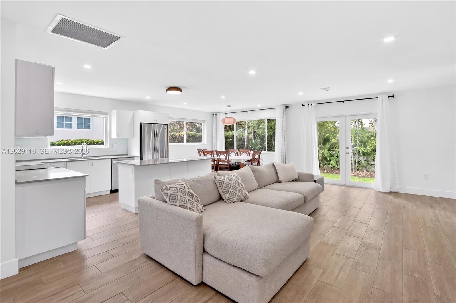 Coral Gables, Florida, 33134, United States, 3 Bedrooms Bedrooms, ,2 BathroomsBathrooms,Residential,Active,2051956