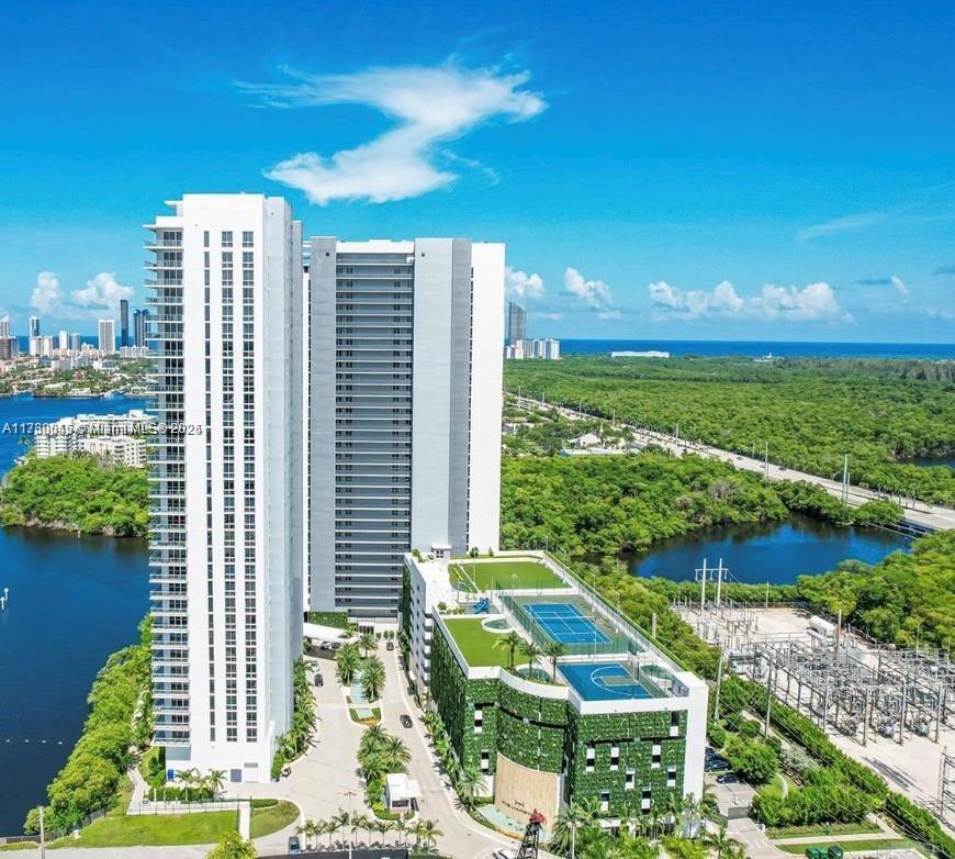 16385 Biscayne bvd 2118
