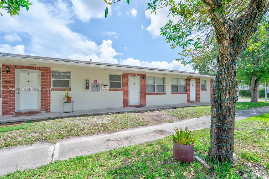 Photo of 856 SW 10th St #2, Hallandale Beach, FL 33009 (MLS # A11984613)