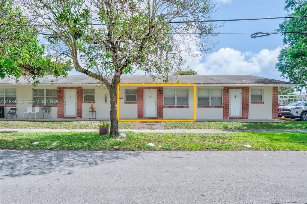 Photo of 856 SW 10th St #2, Hallandale Beach, FL 33009 (MLS # A11984613)