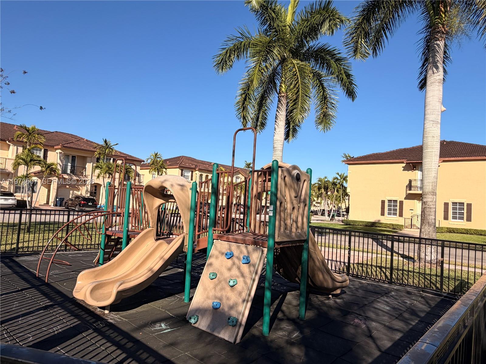 COURTS AT TUSCANY - Residential