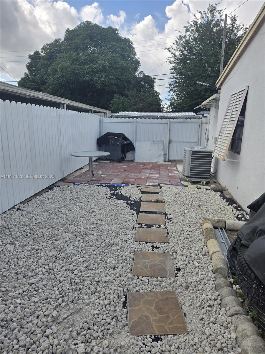 BUNCHE PARK 1 ADDN - Residential Lease