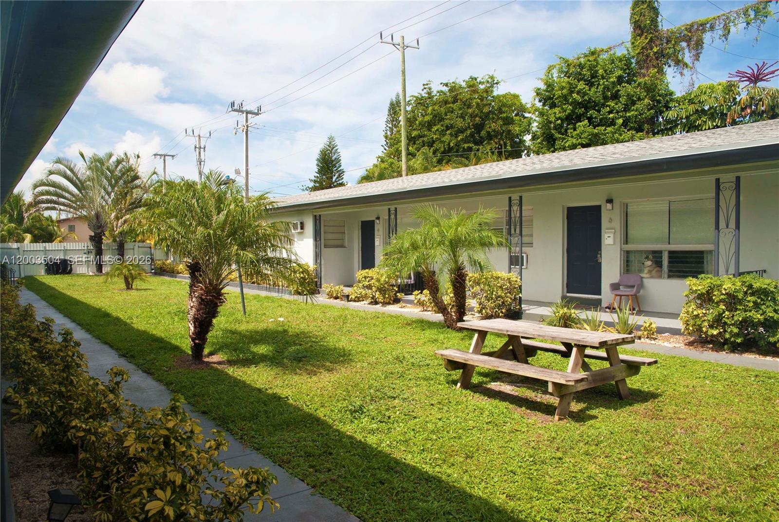 ¤HOLLYWOOD LITTLE RANCHES - Residential Income