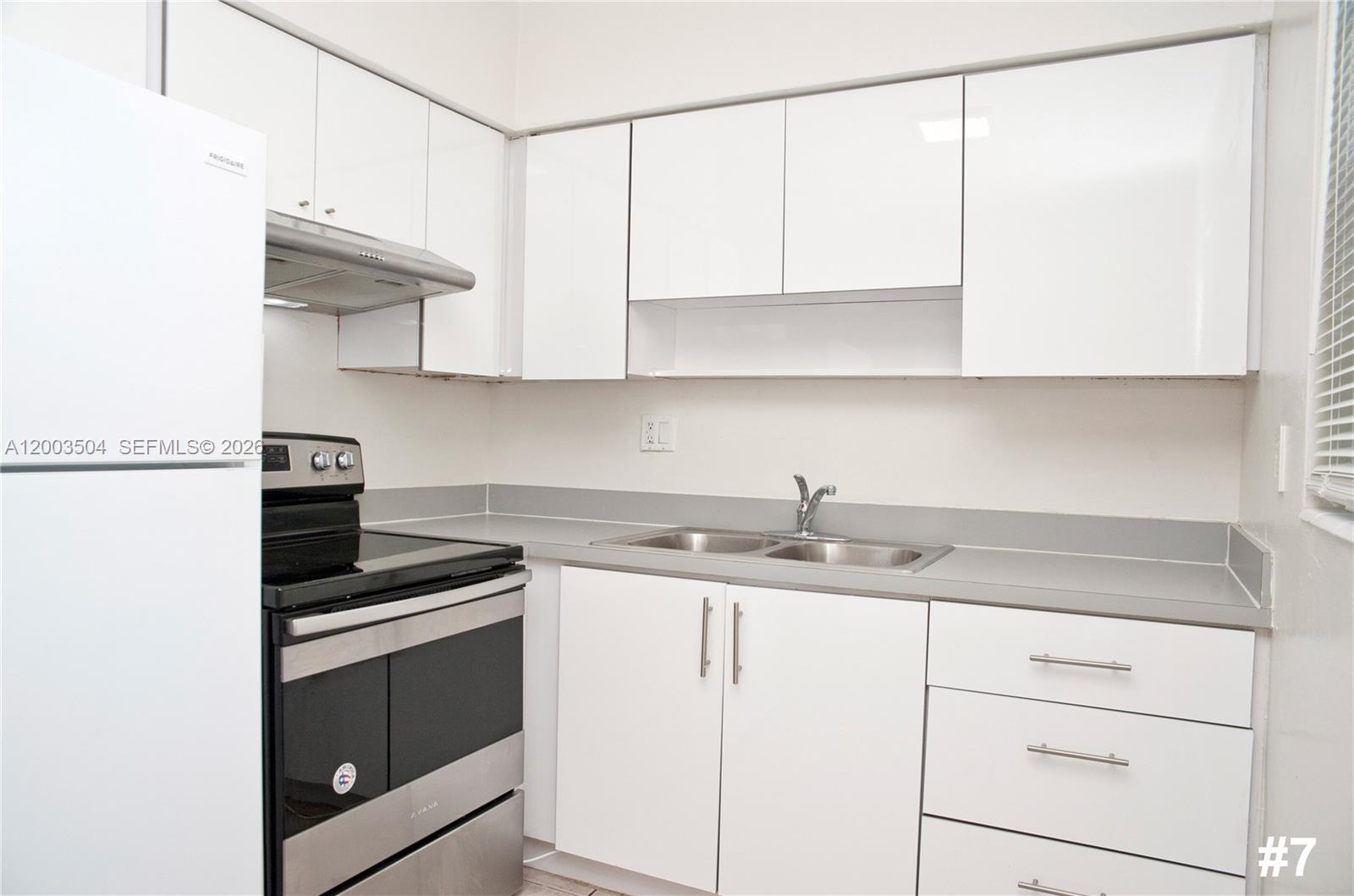 ¤HOLLYWOOD LITTLE RANCHES - Residential Income