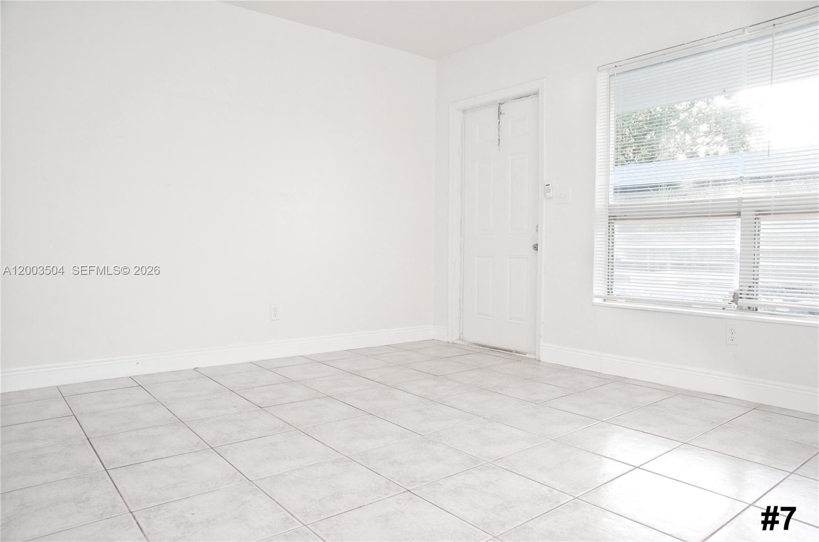 ¤HOLLYWOOD LITTLE RANCHES - Residential Income