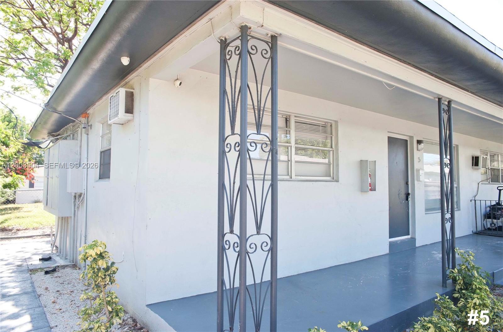 ¤HOLLYWOOD LITTLE RANCHES - Residential Income