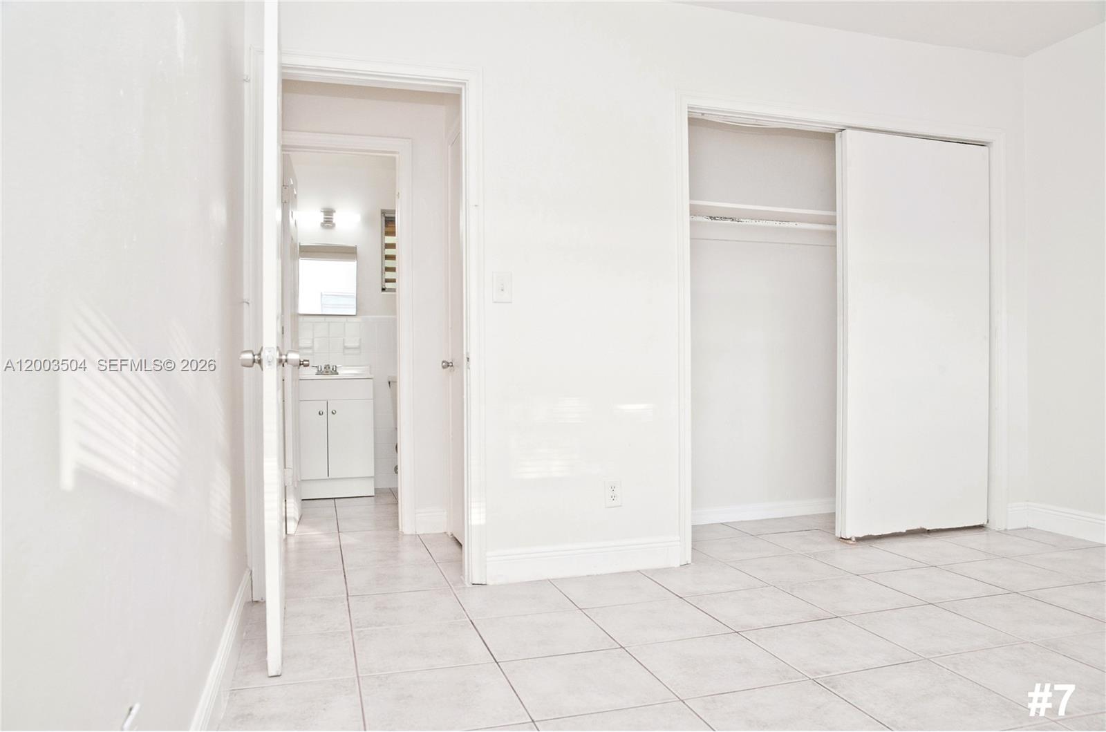 ¤HOLLYWOOD LITTLE RANCHES - Residential Income