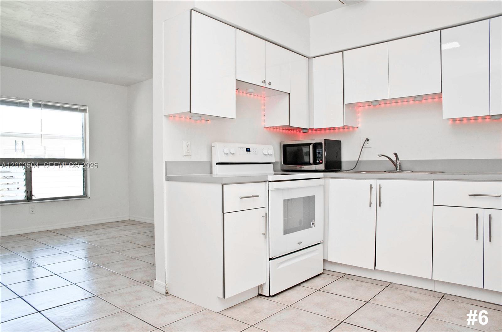 ¤HOLLYWOOD LITTLE RANCHES - Residential Income