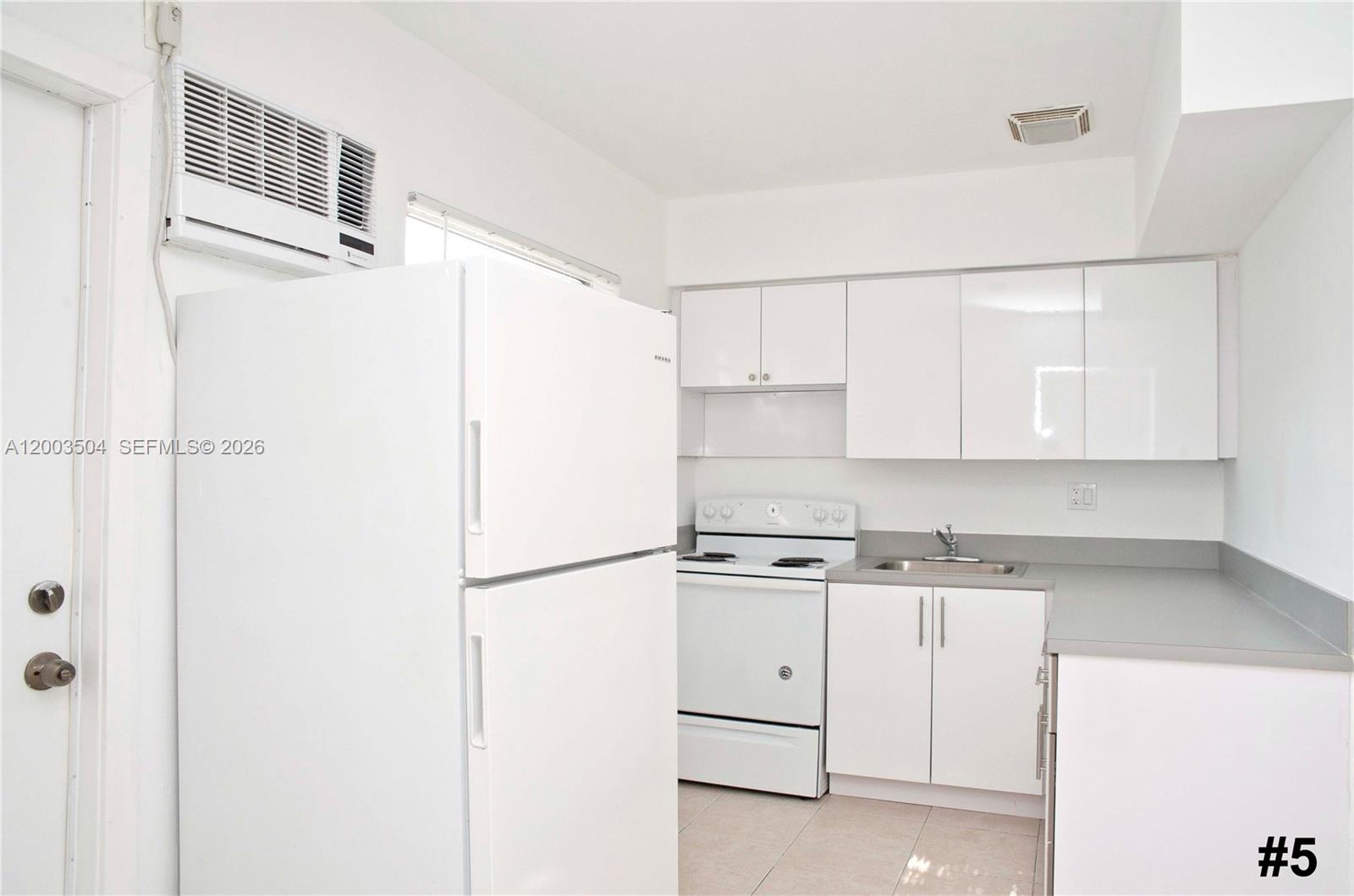 ¤HOLLYWOOD LITTLE RANCHES - Residential Income