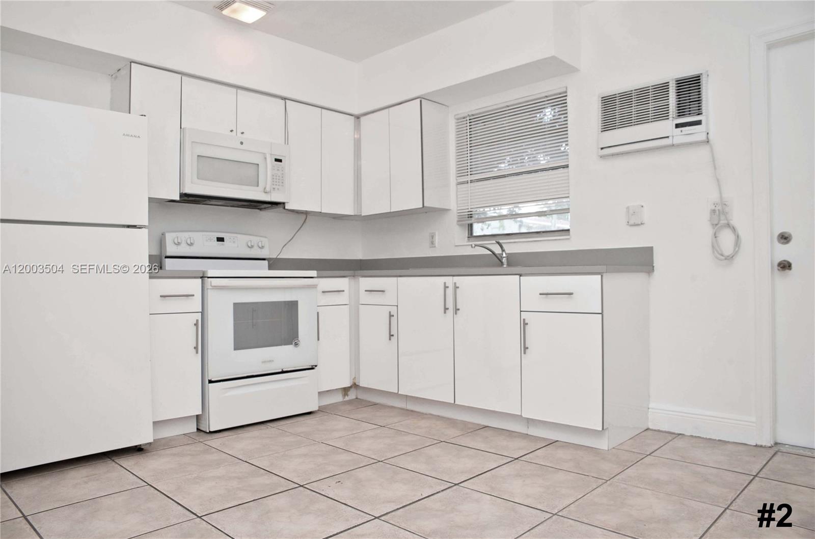 ¤HOLLYWOOD LITTLE RANCHES - Residential Income