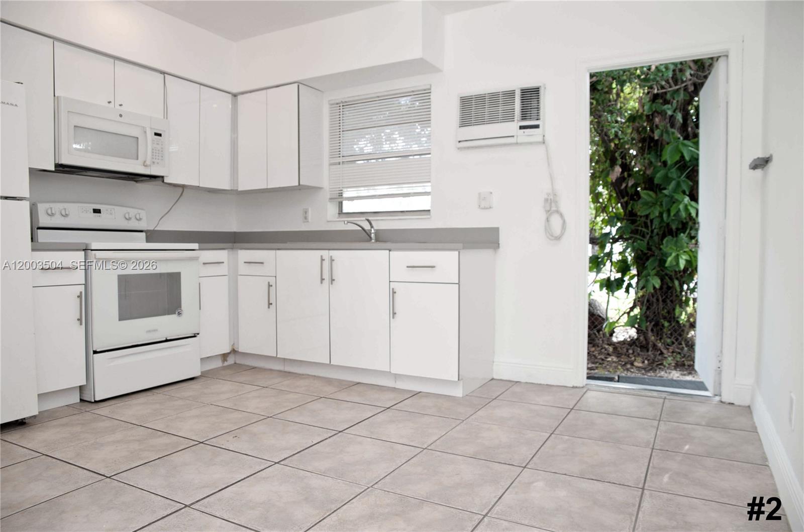 ¤HOLLYWOOD LITTLE RANCHES - Residential Income