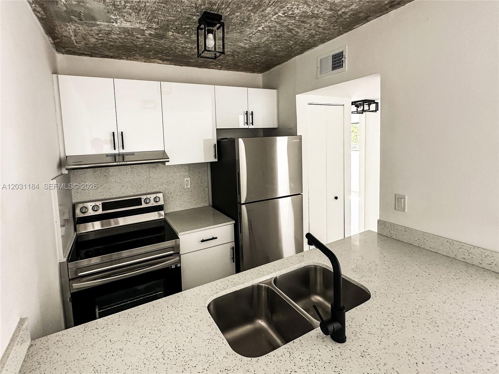 190 NW 69th St 8