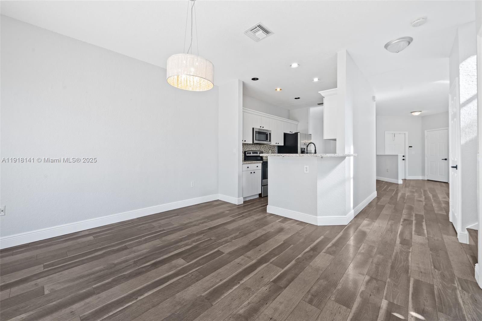 PEMBROKE ISLES V - Residential Lease