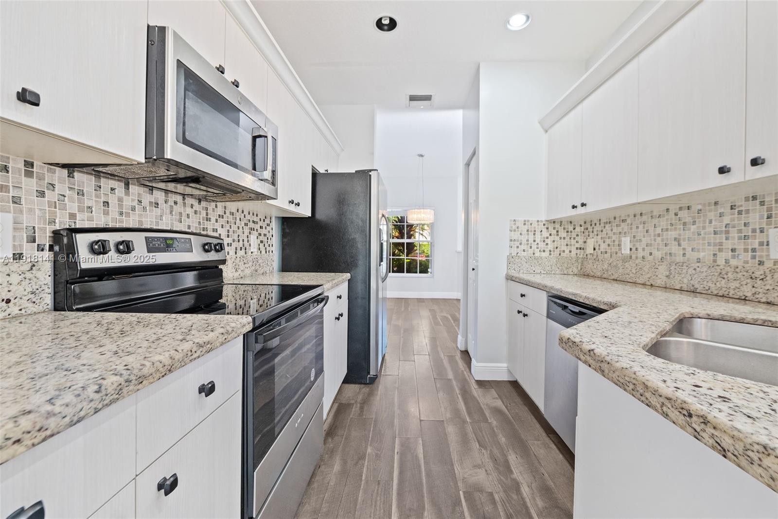 PEMBROKE ISLES V - Residential Lease