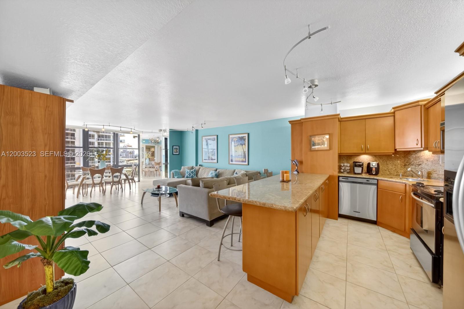 6423 Collins Ave 1204