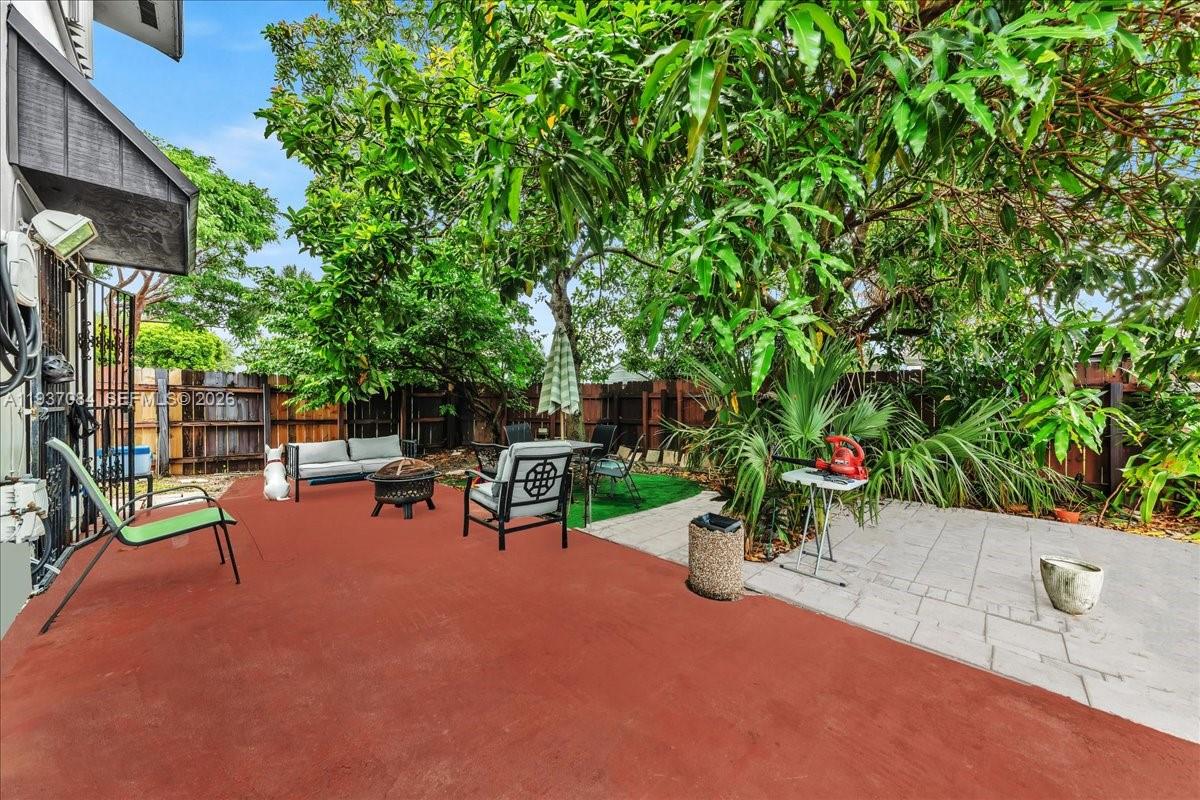 LAKES OF ACADIA UNIT 4 TH - Residential