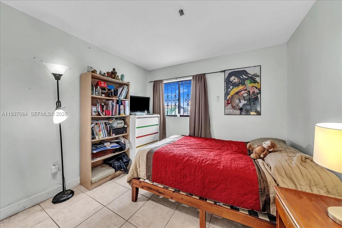 LAKES OF ACADIA UNIT 4 TH - Residential