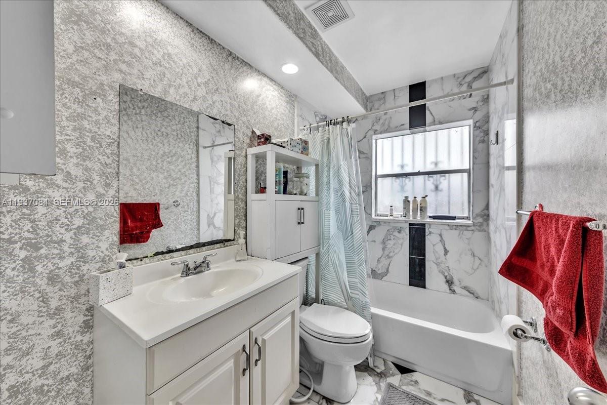 LAKES OF ACADIA UNIT 4 TH - Residential