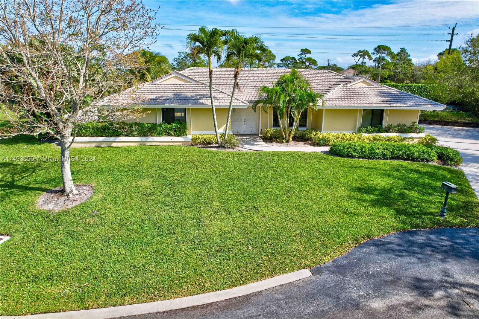 Property for Sale at 18701 Se River Ridge Rd Rd, Tequesta, Martin County, Florida - Bedrooms: 3 
Bathrooms: 3  - $795,000