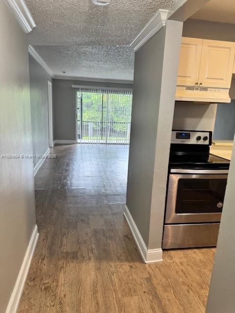 Two bedrooms, two baths, centrally located in a maintained community. Close to shops, restaurants, major highways and a 5 minute drive to the beach.