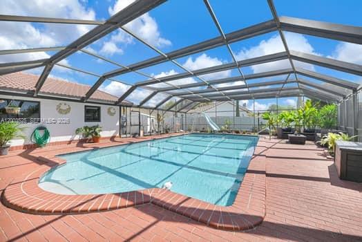 SAN SEBASTIAN UNIT NO 5 - Residential