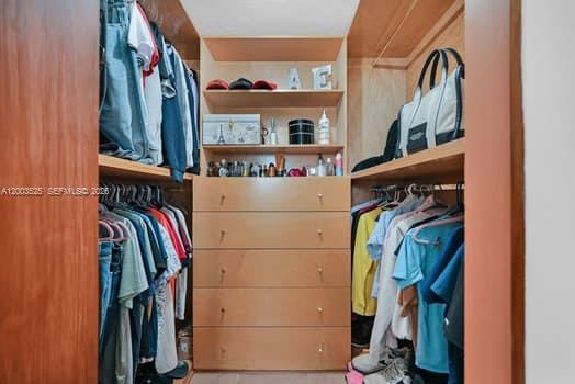 SAN SEBASTIAN UNIT NO 5 - Residential